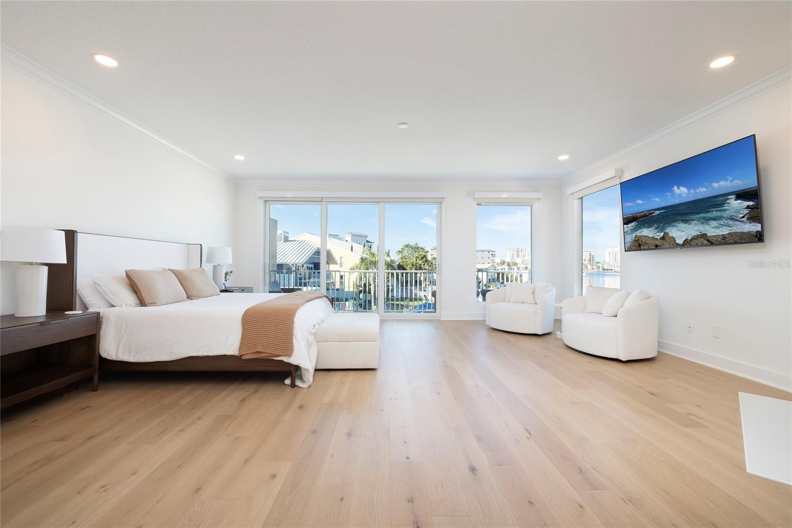 DOLPHINS LANDING - Residential