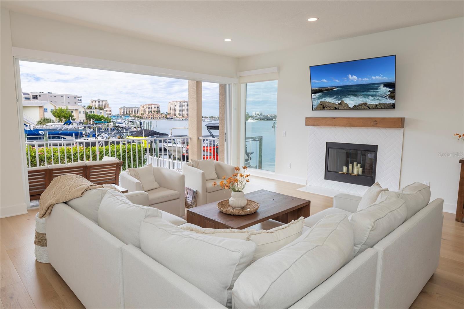 DOLPHINS LANDING - Residential