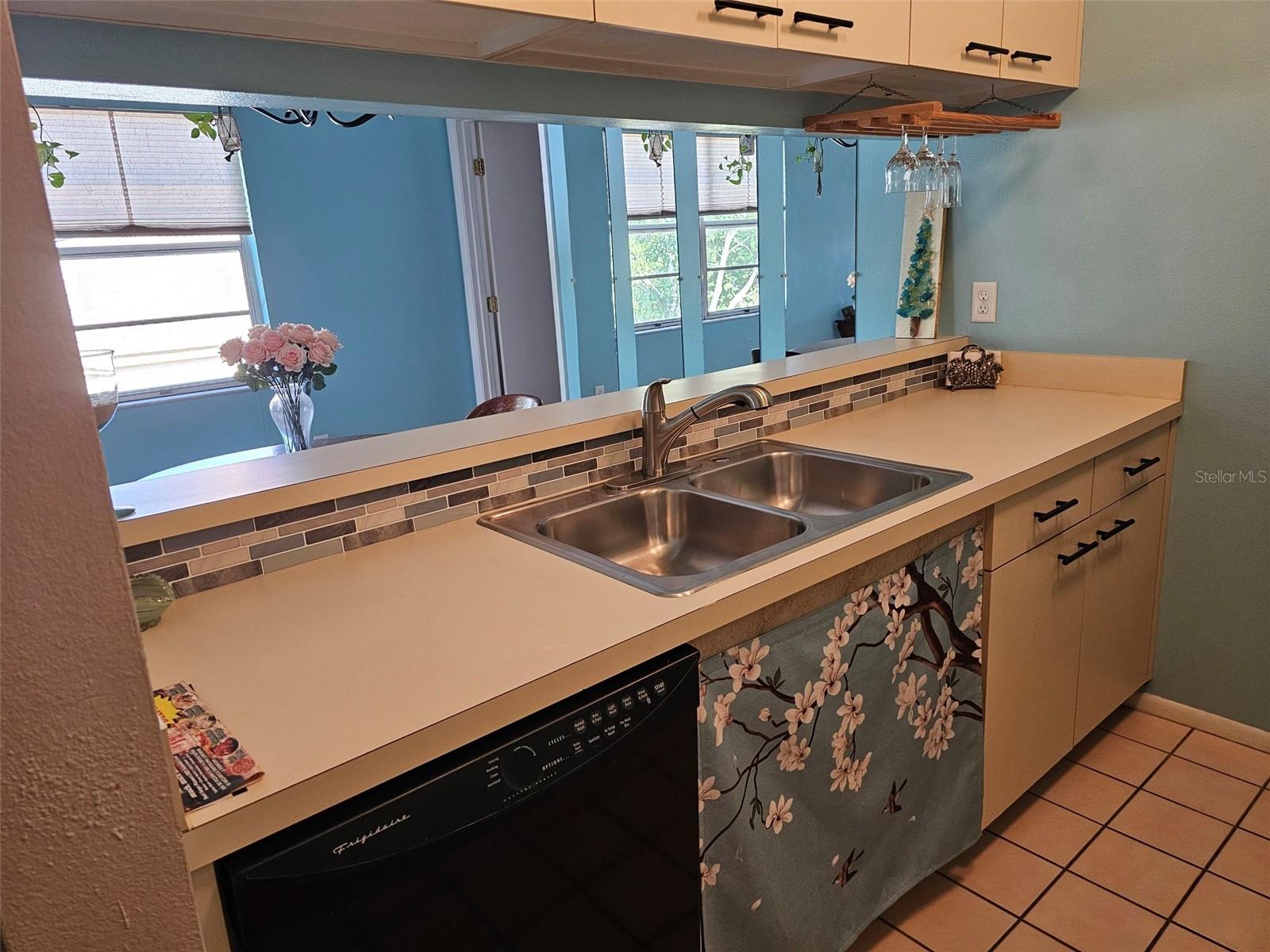 MIRROR LAKE SEC 3 - Residential Lease