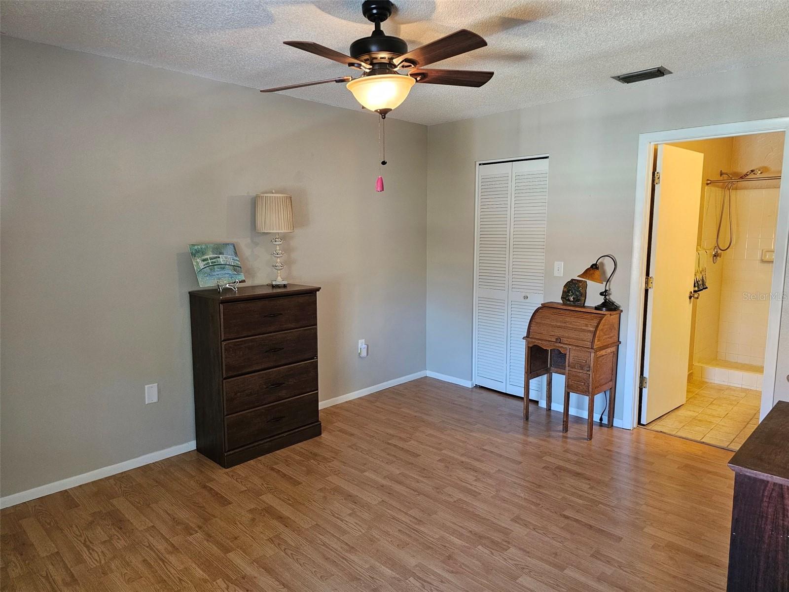 MIRROR LAKE SEC 3 - Residential Lease