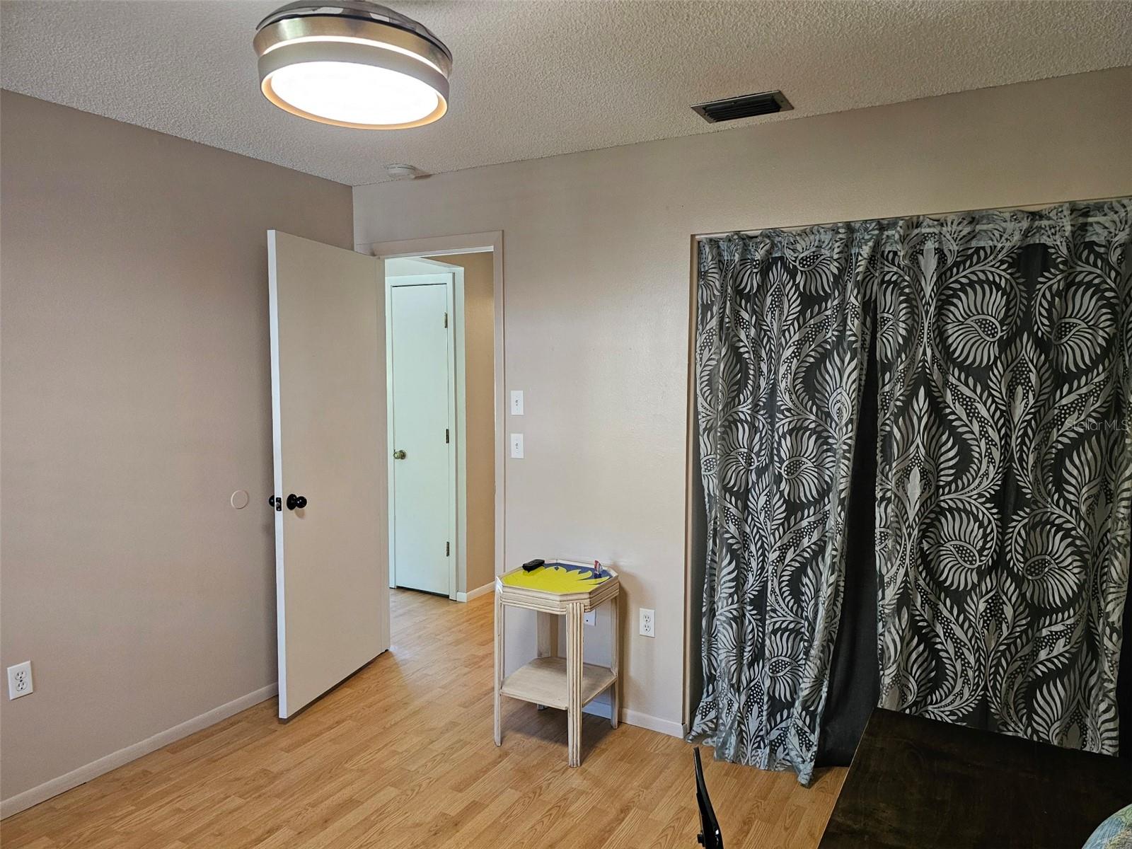 MIRROR LAKE SEC 3 - Residential Lease