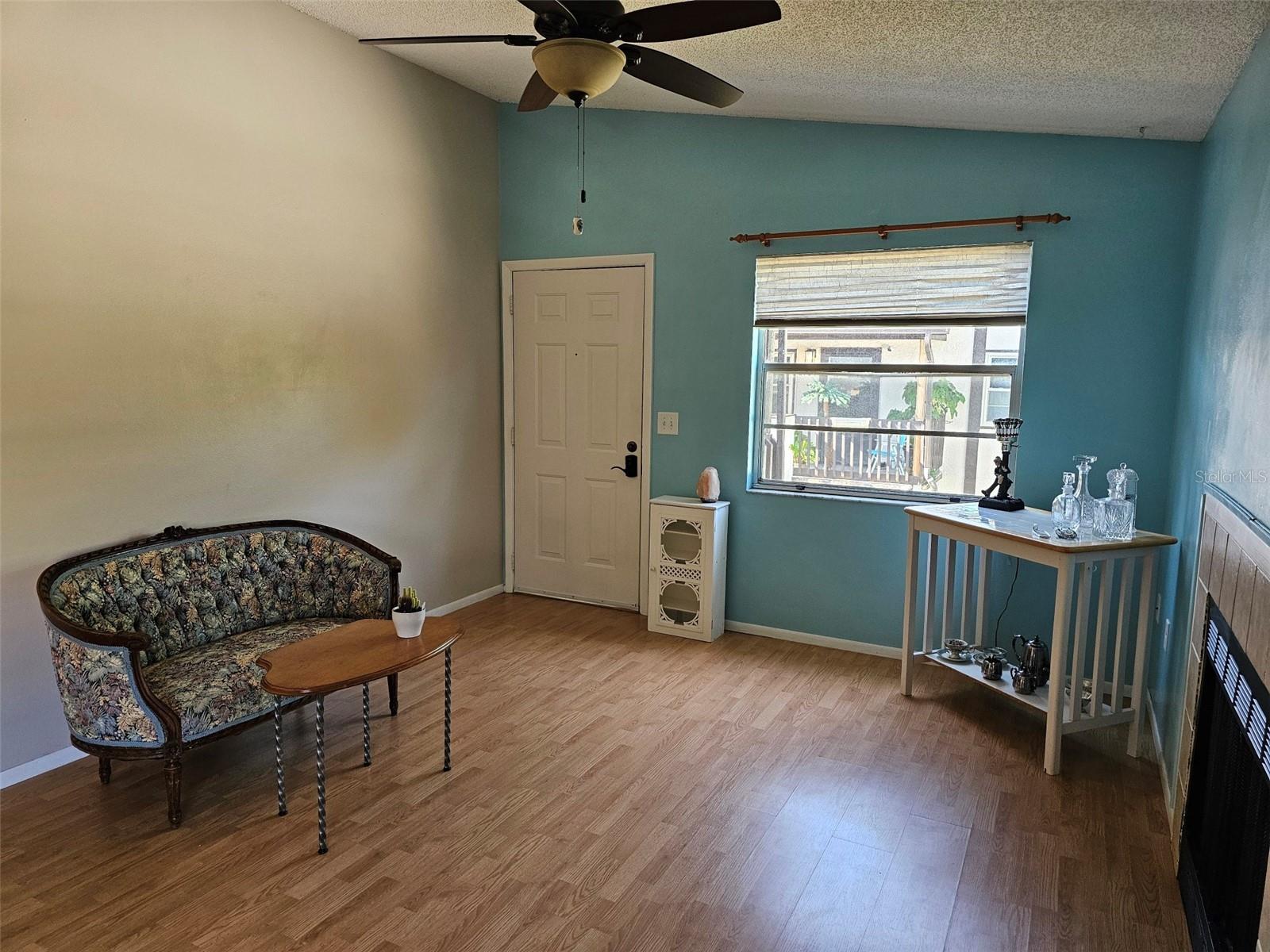 MIRROR LAKE SEC 3 - Residential Lease