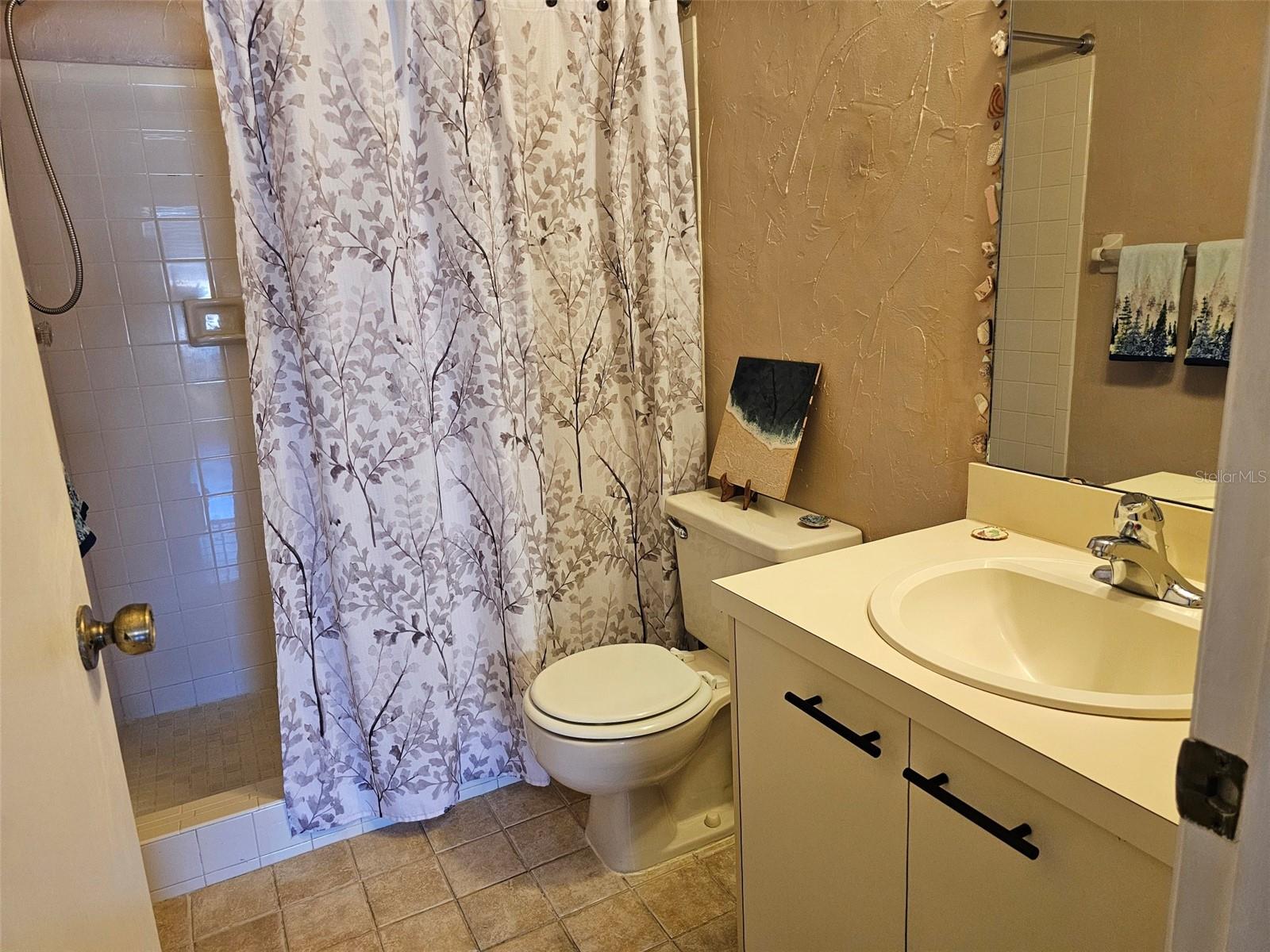 MIRROR LAKE SEC 3 - Residential Lease