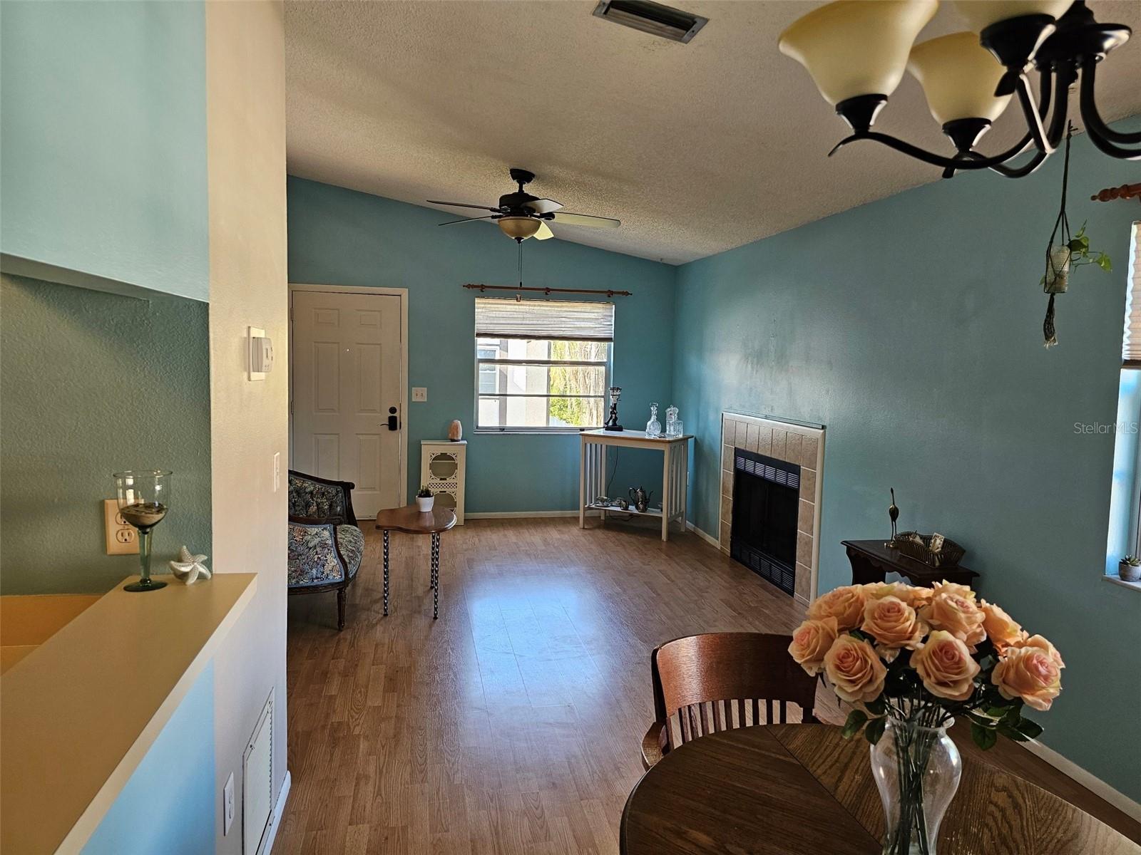 MIRROR LAKE SEC 3 - Residential Lease