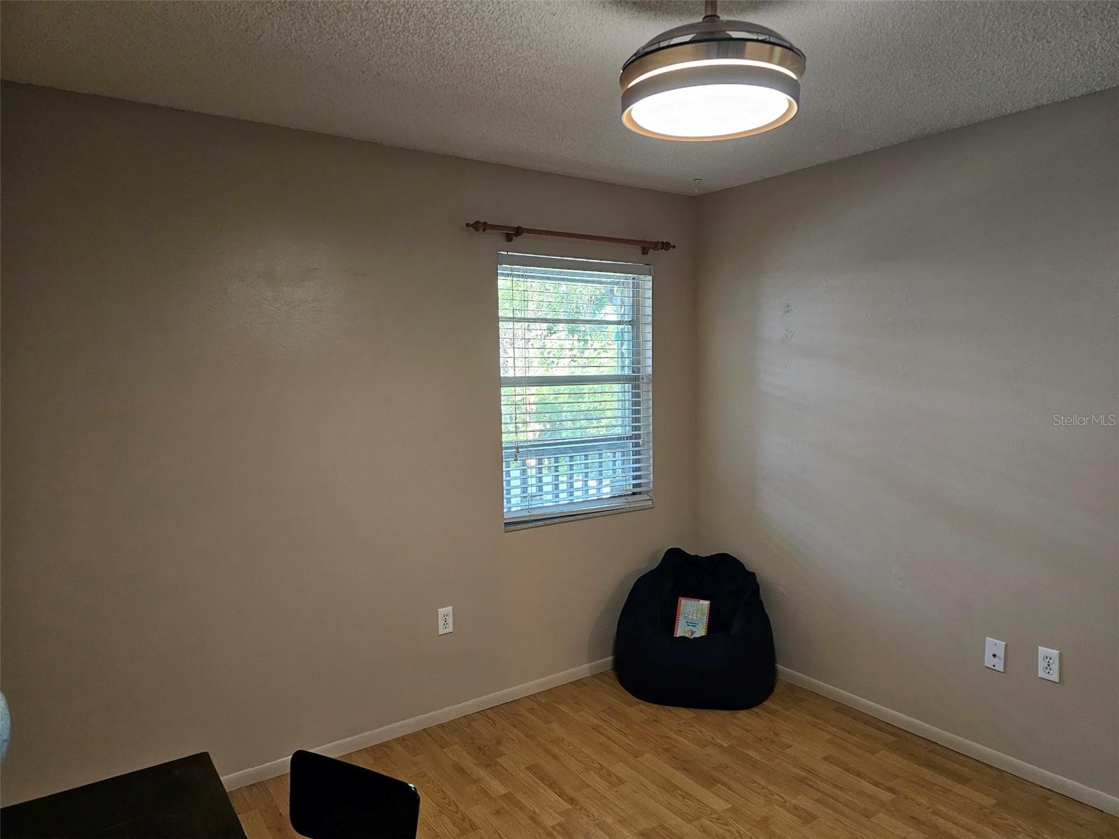MIRROR LAKE SEC 3 - Residential Lease