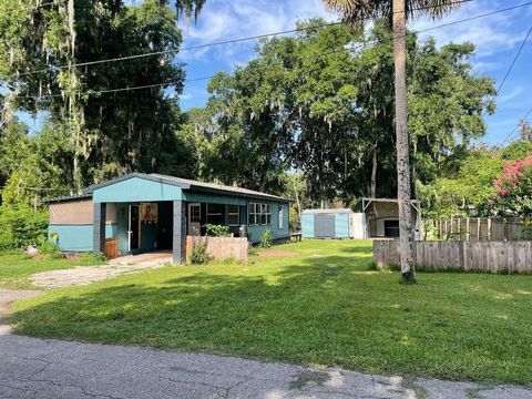 Photo of 430 SE 74th Street, Gainesville, FL 32641 (MLS # GC532447)