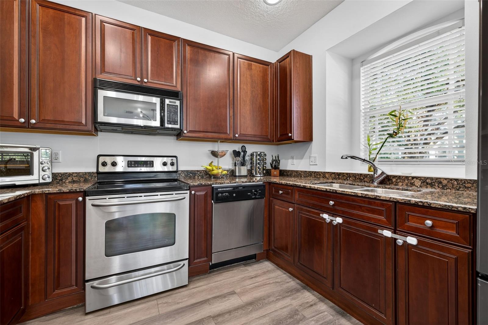 CLEVELAND STREET VILLAS - Residential