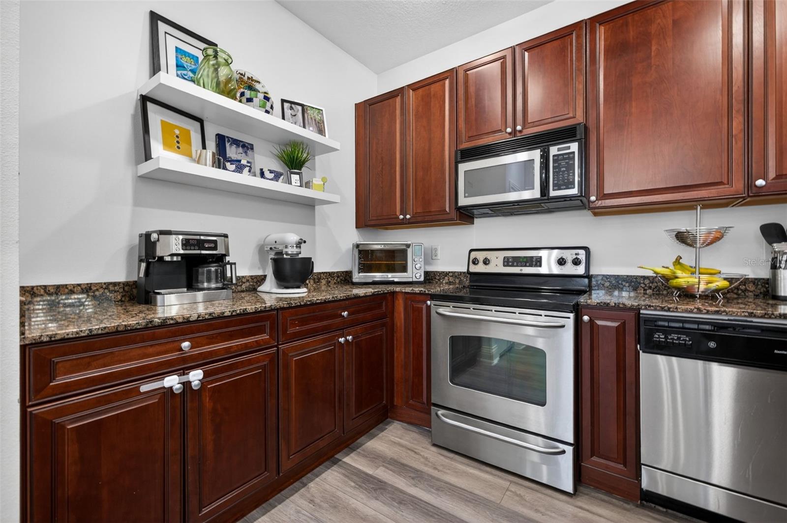 CLEVELAND STREET VILLAS - Residential