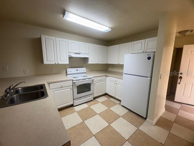 FOX LAKES - Residential Lease