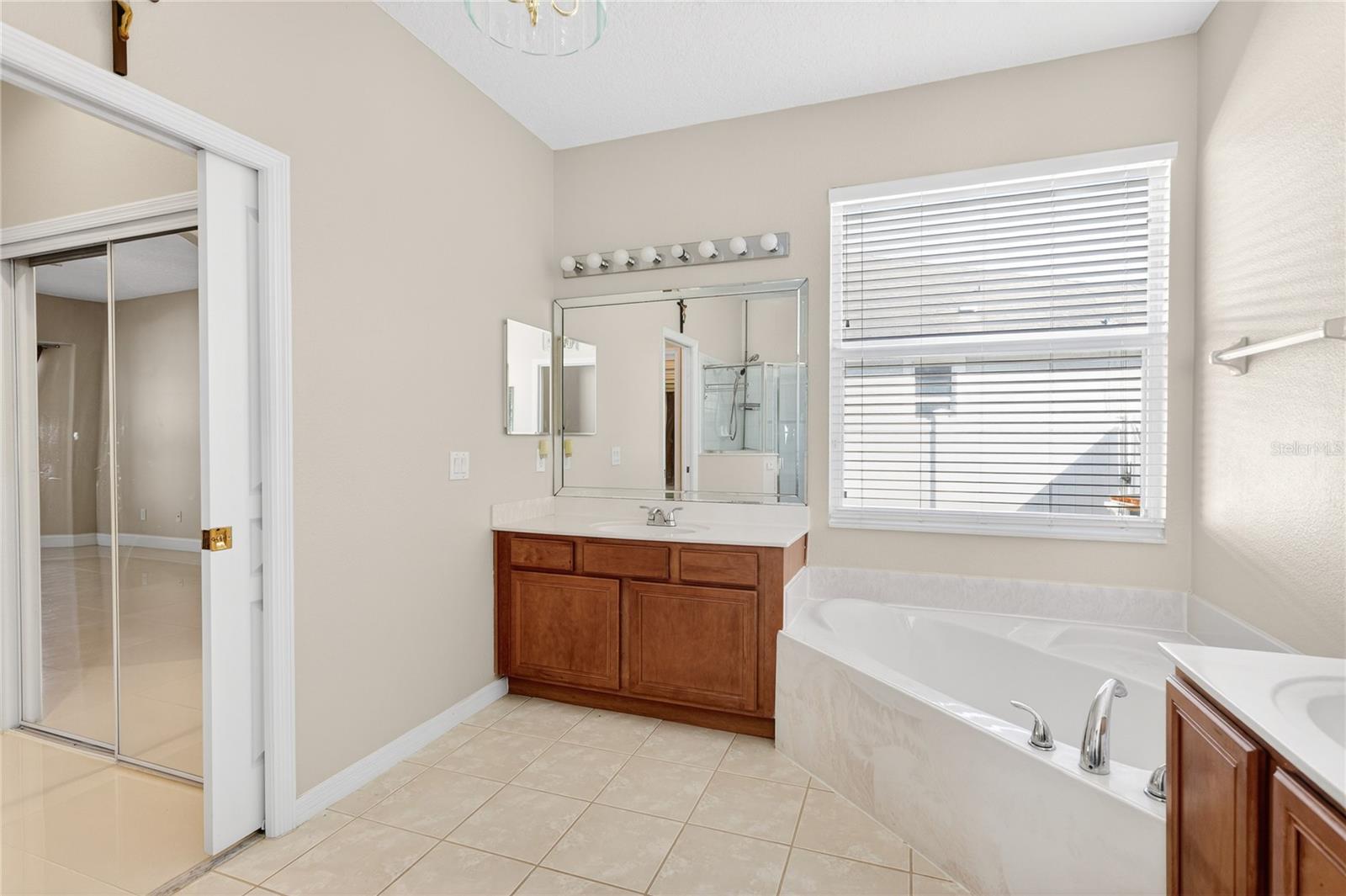 LAKE POINTE - Residential