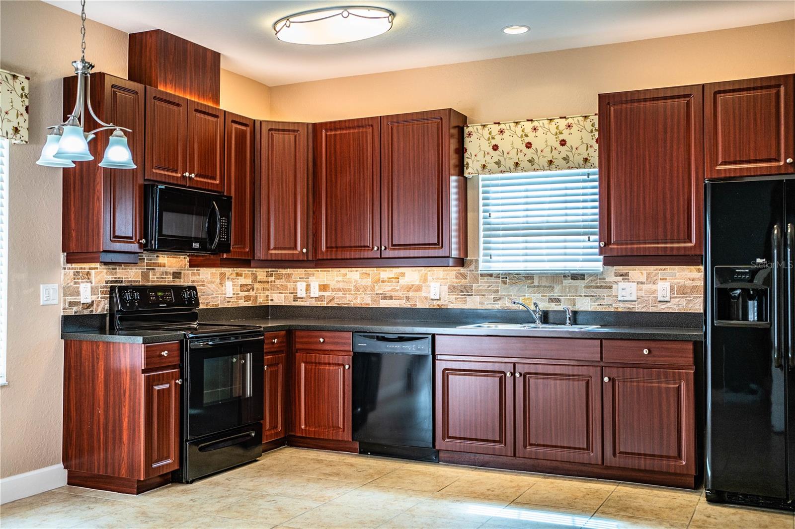 ALEXANDER WOODS TWNHMS - Residential