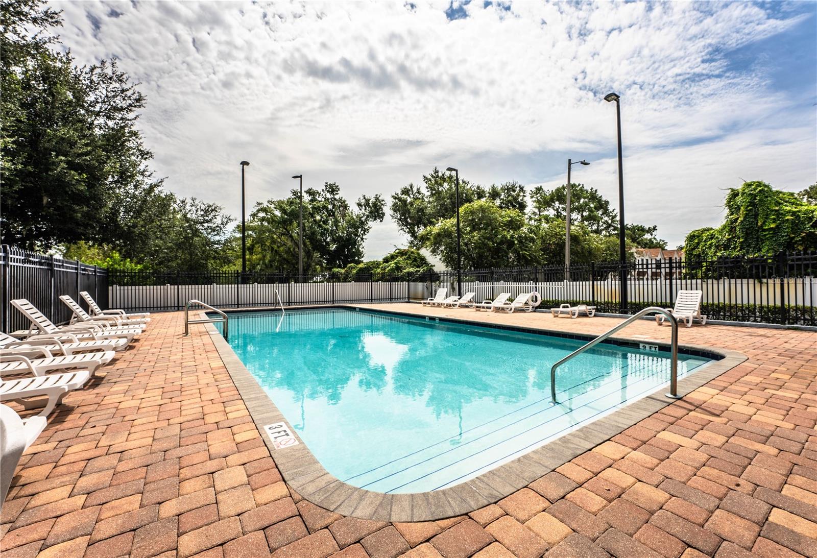 ALEXANDER WOODS TWNHMS - Residential