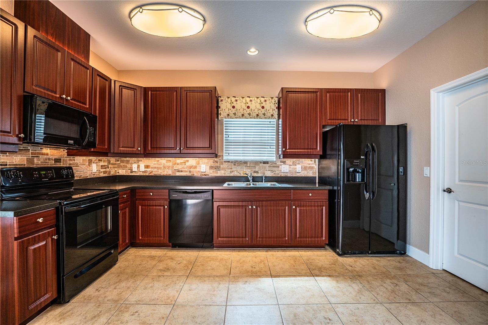 ALEXANDER WOODS TWNHMS - Residential