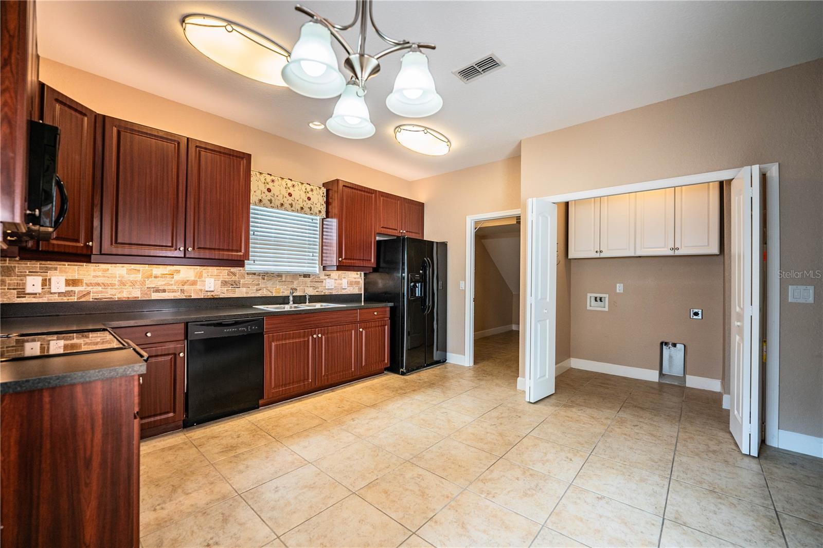 ALEXANDER WOODS TWNHMS - Residential