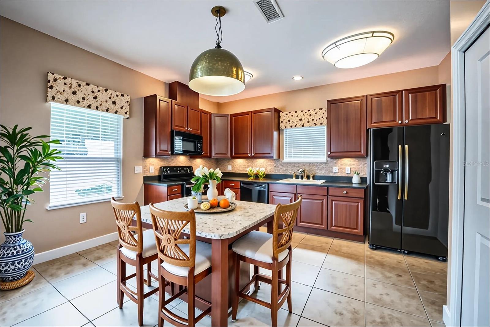 ALEXANDER WOODS TWNHMS - Residential