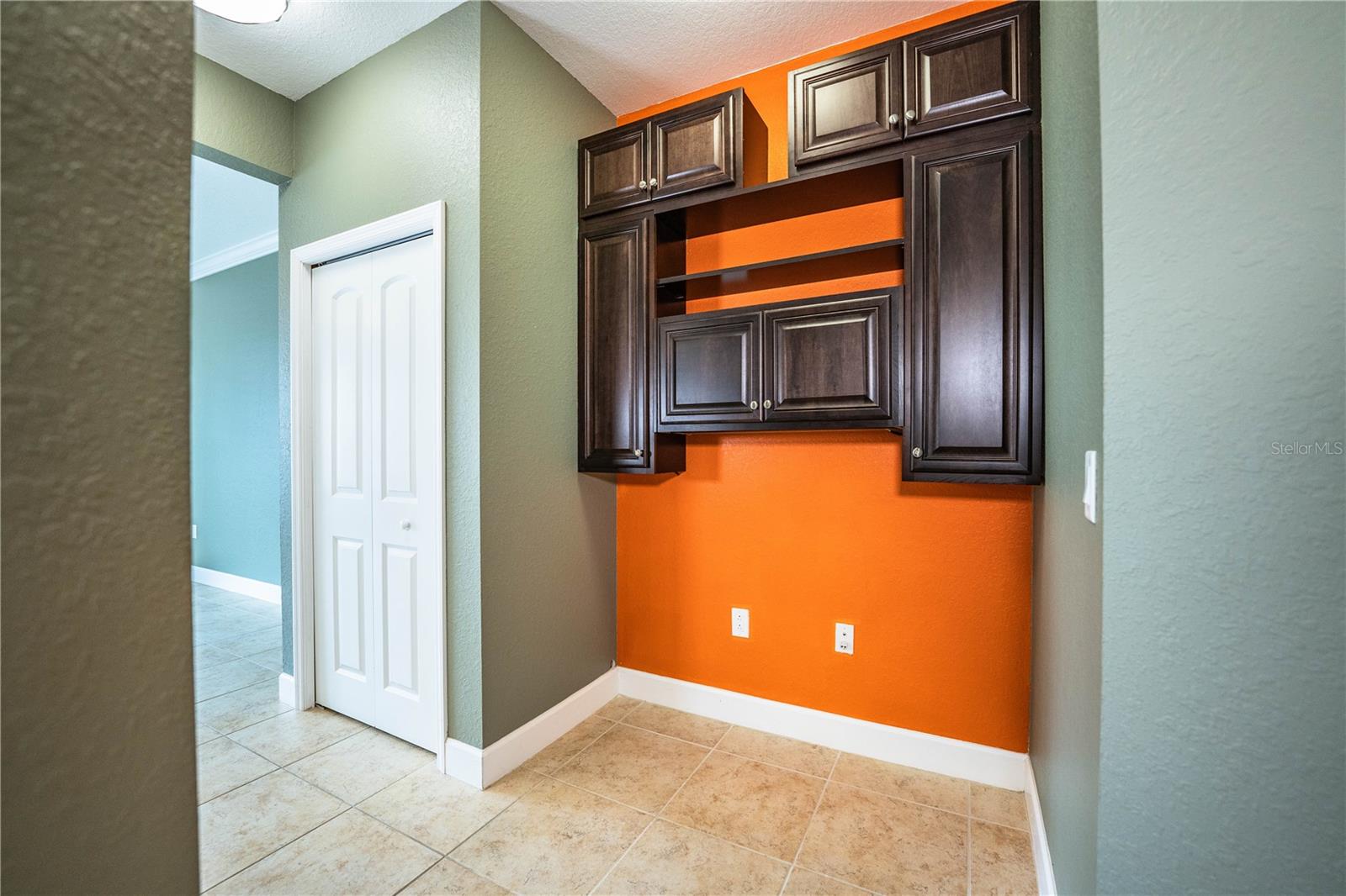 ALEXANDER WOODS TWNHMS - Residential