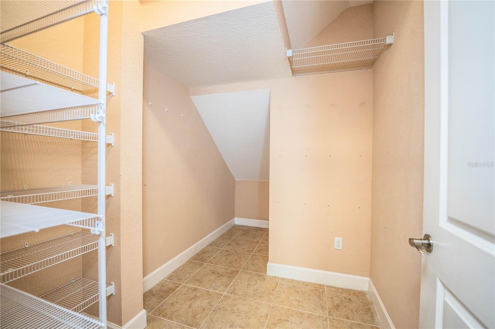 ALEXANDER WOODS TWNHMS - Residential