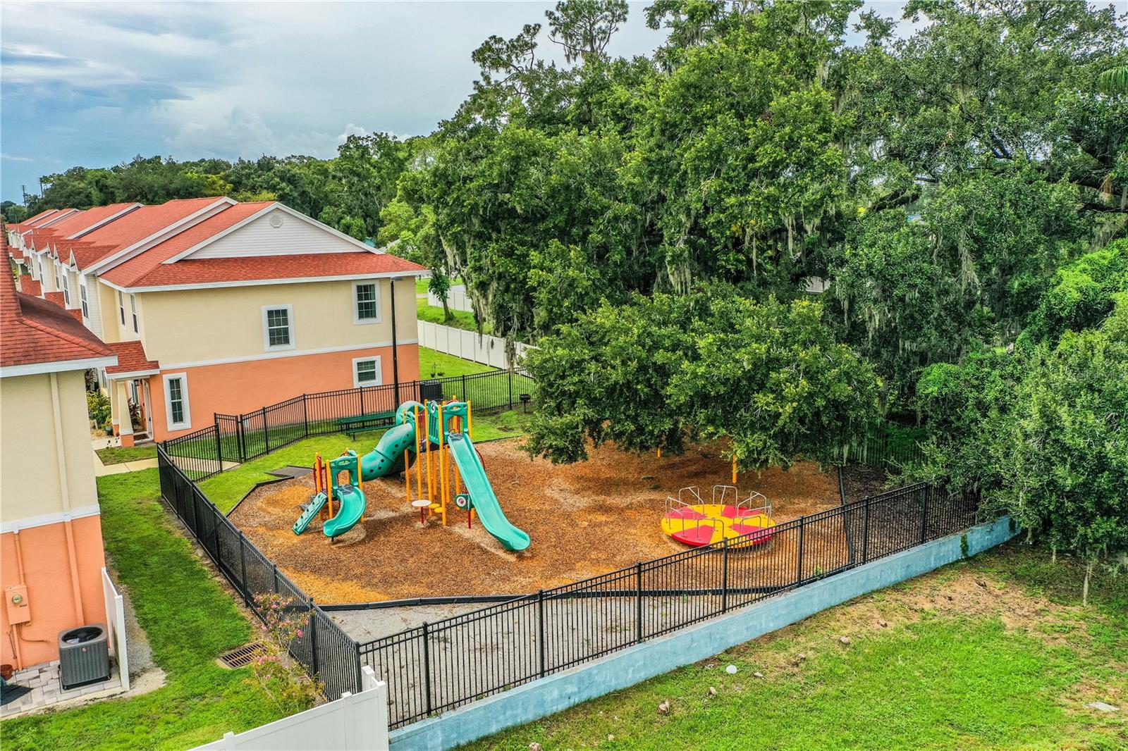 ALEXANDER WOODS TWNHMS - Residential