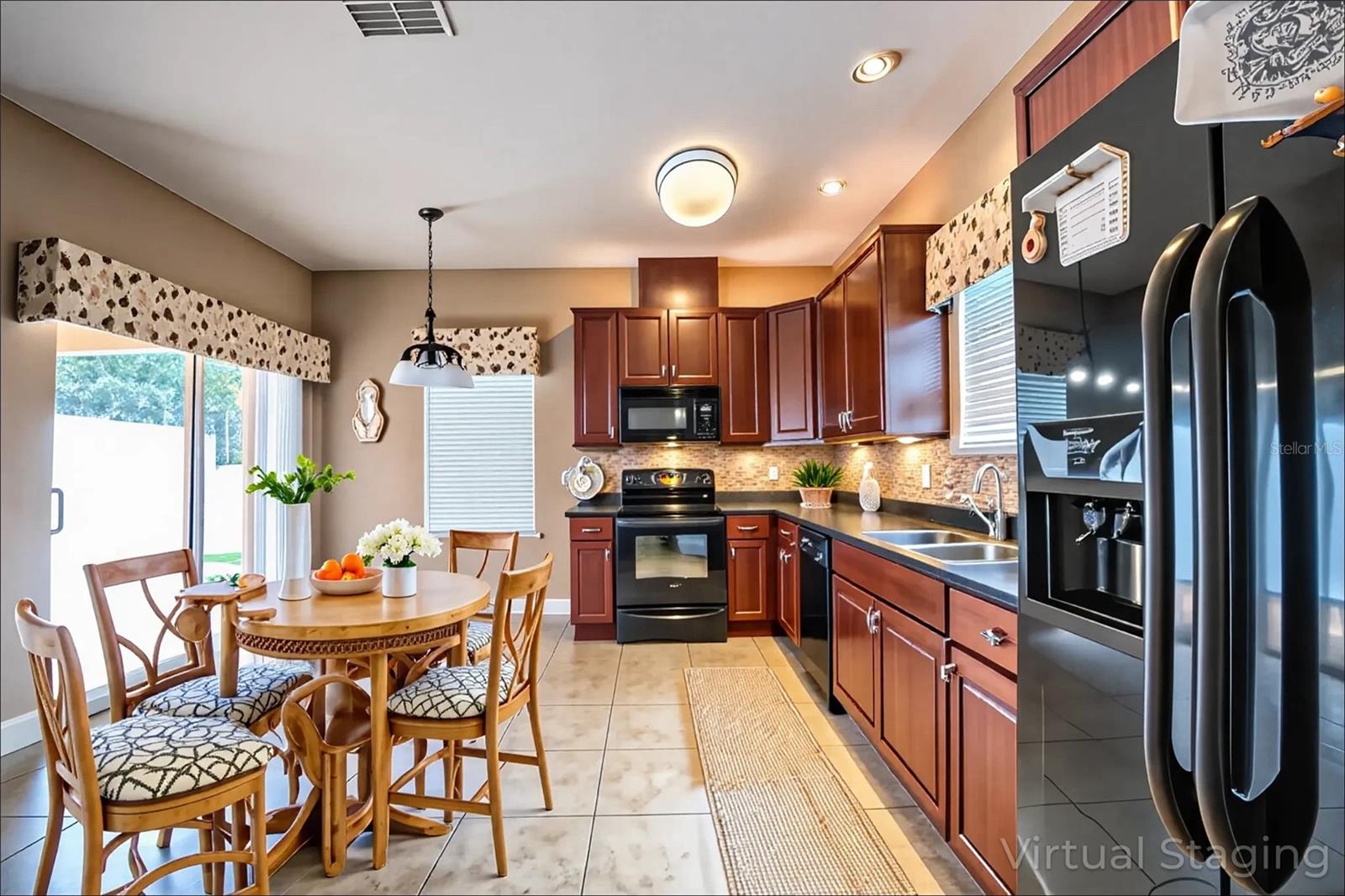 ALEXANDER WOODS TWNHMS - Residential