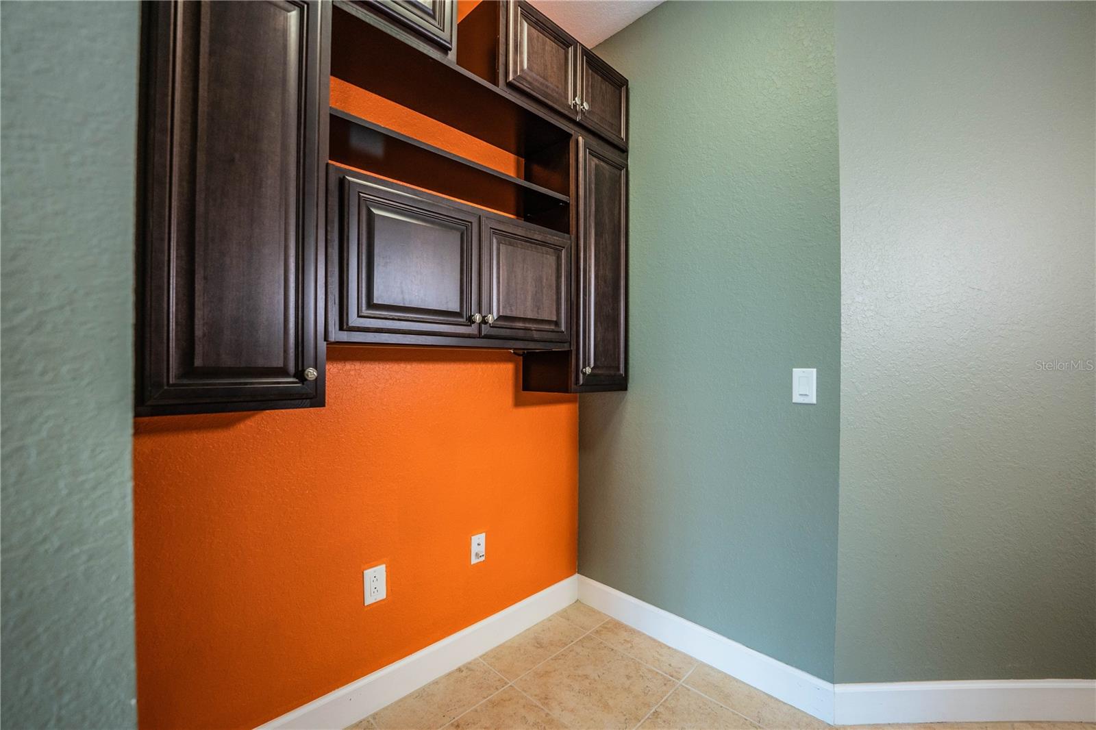 ALEXANDER WOODS TWNHMS - Residential