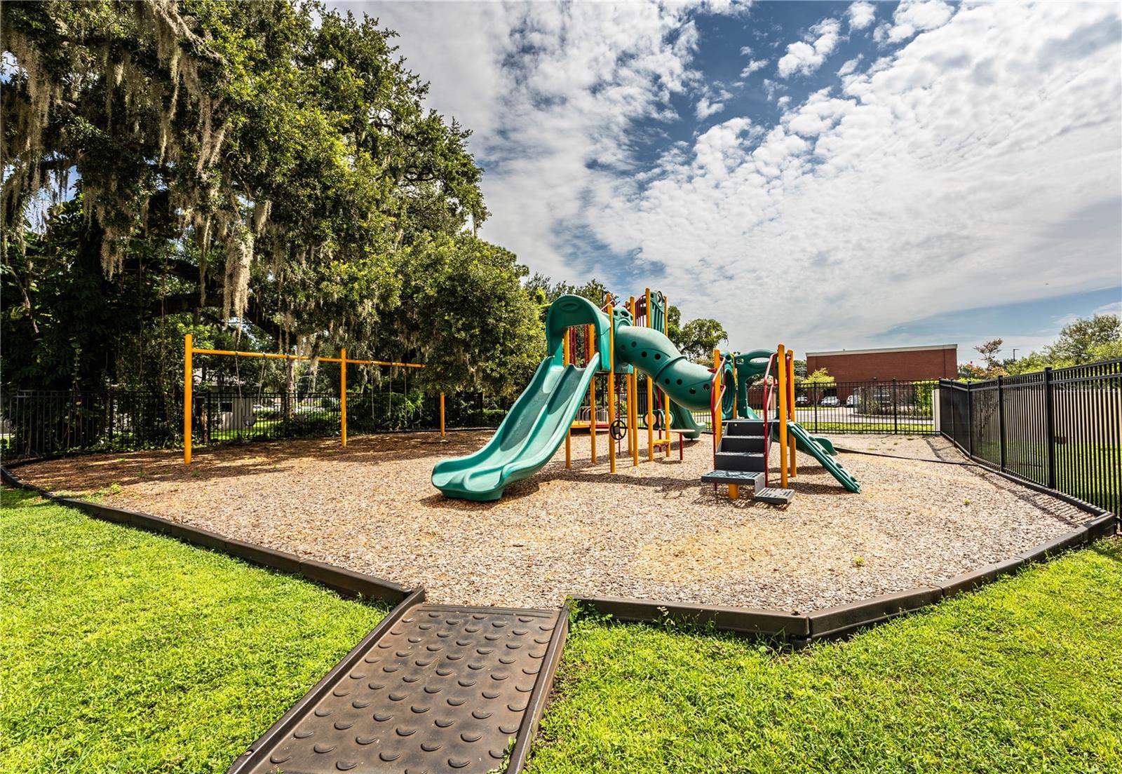 ALEXANDER WOODS TWNHMS - Residential