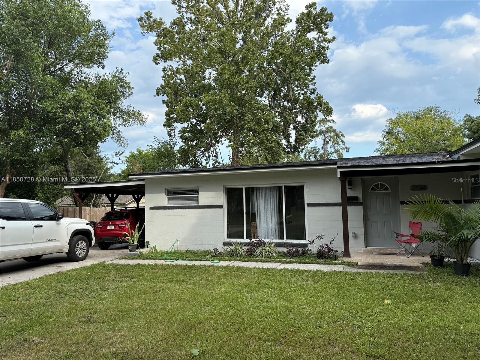 A Beautiful house with four bedrooms and three bathrooms ,located near shops ,restaurants and banks.It features a large front garden and a spacious backyard that can be used to generate additional income, as there is a shed in the back yard that can accommodate guests.The roof was remodeled a year and a half ago , and the air condition unit is new .The house is situated in a quiet lush , and relaxing area .