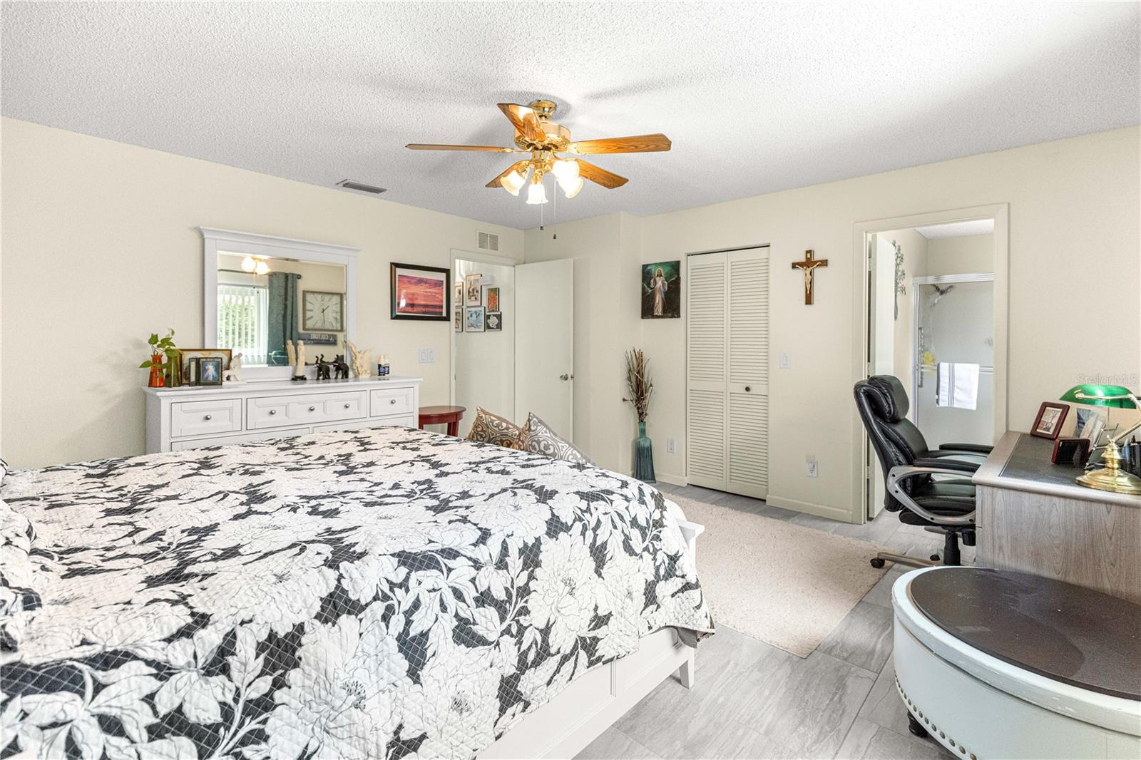 ON TOP OF THE WORLD - Residential