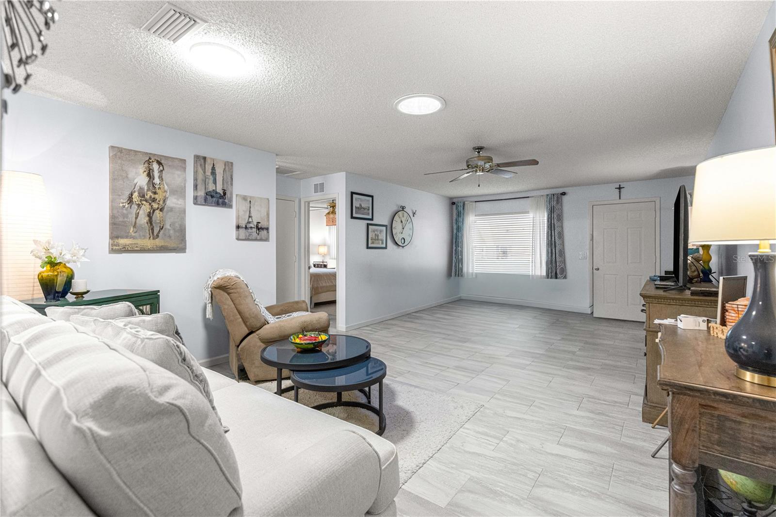 ON TOP OF THE WORLD - Residential