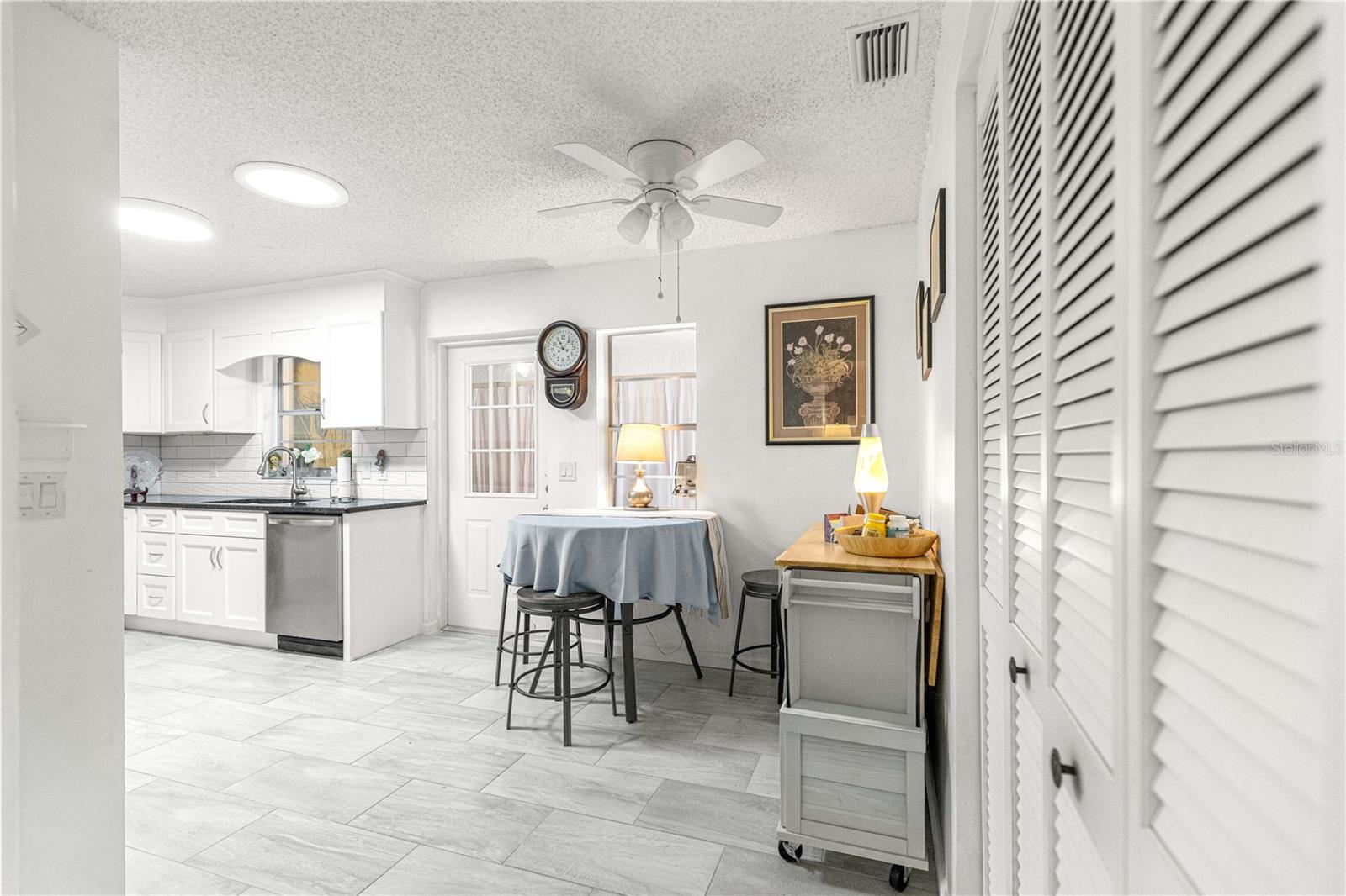 ON TOP OF THE WORLD - Residential