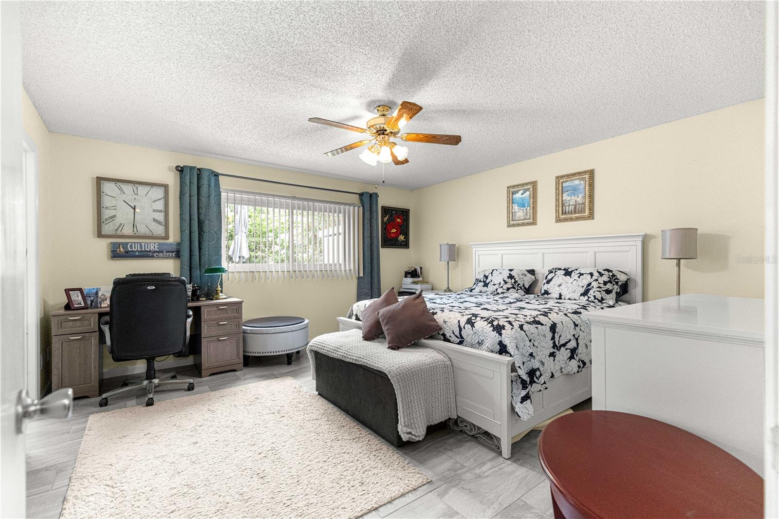 ON TOP OF THE WORLD - Residential