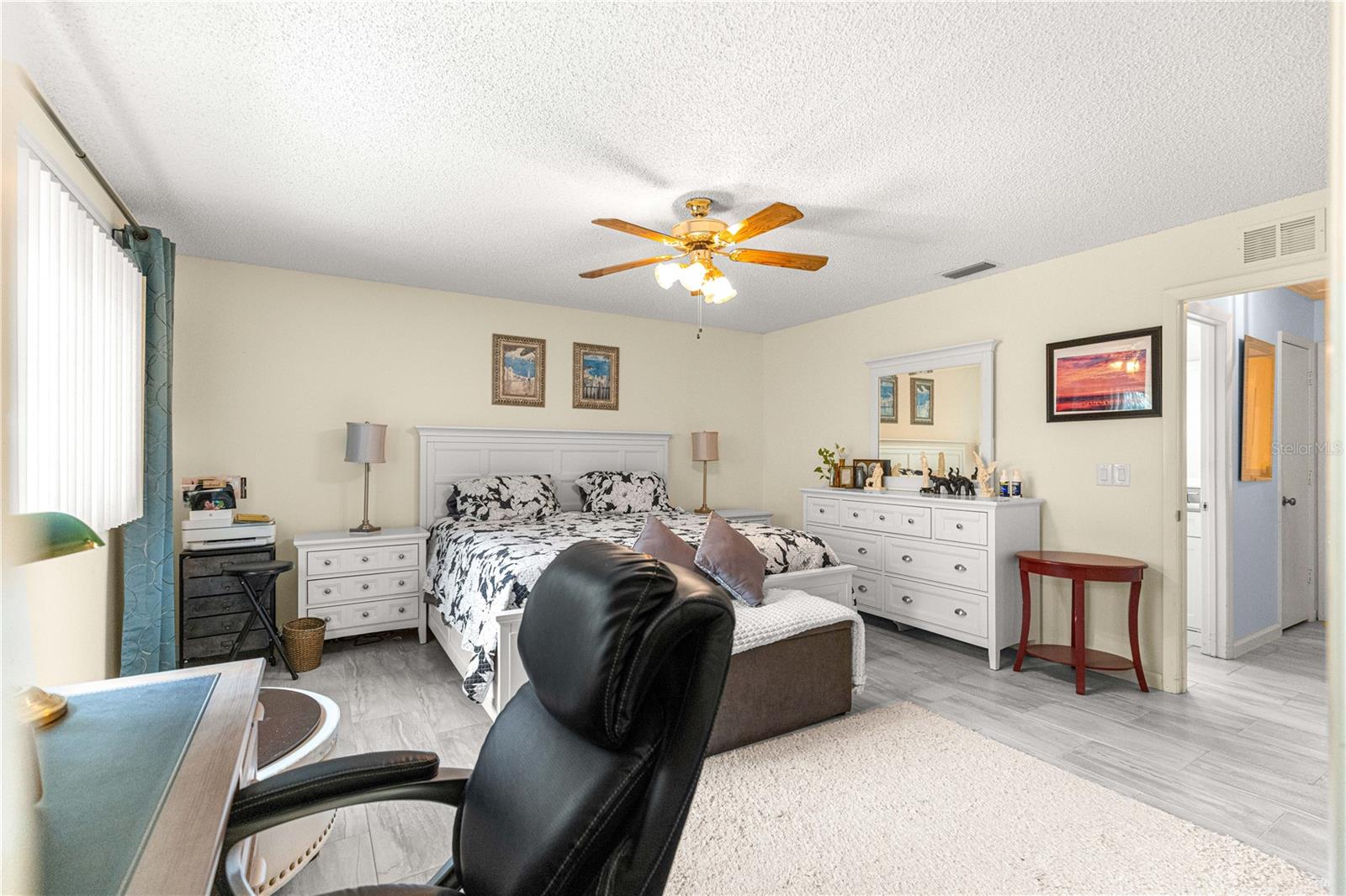 ON TOP OF THE WORLD - Residential