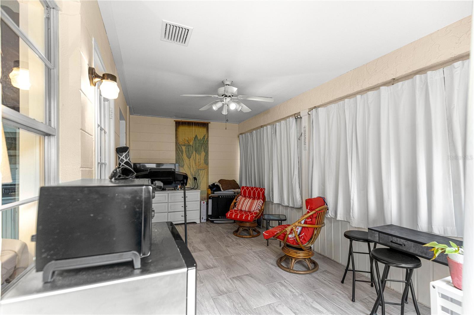 ON TOP OF THE WORLD - Residential