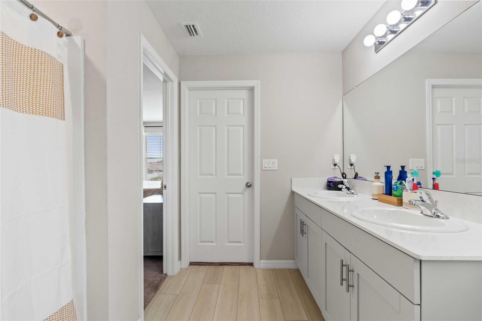 PASADENA POINT - Residential