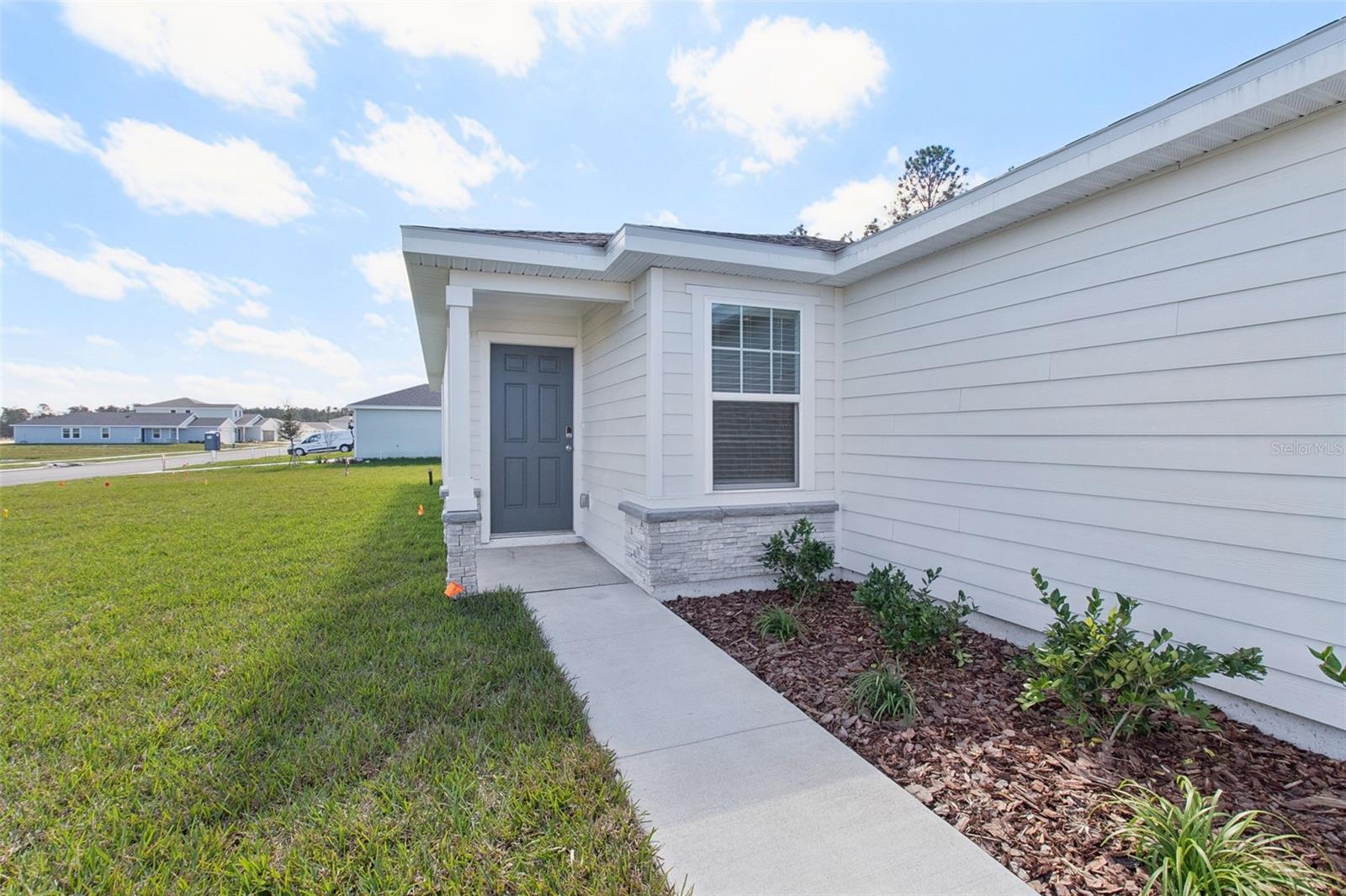 28 SANDY LANE