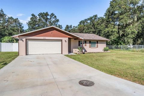 A home in LAKELAND