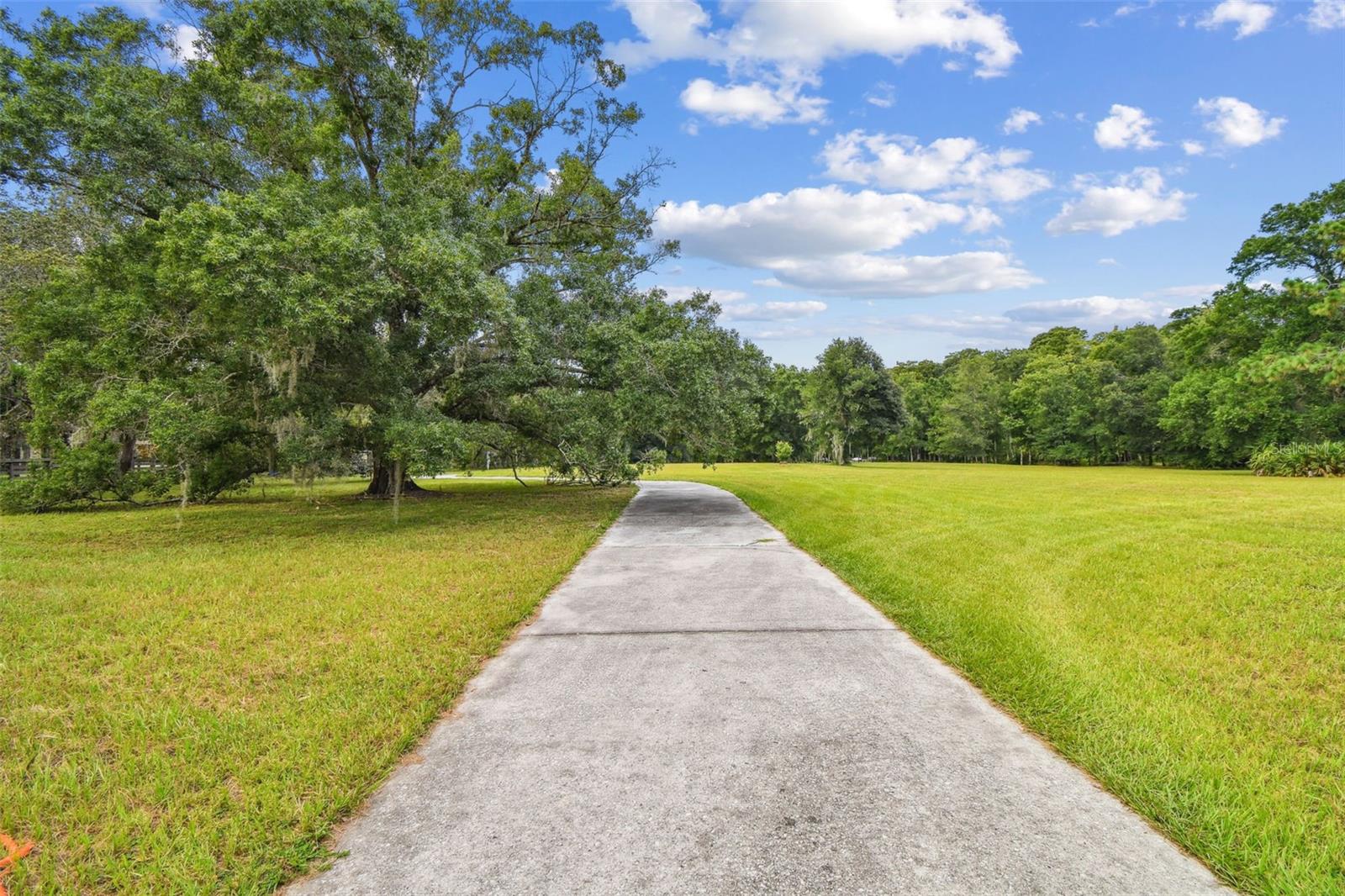 2612 REGAL OAKS LANE