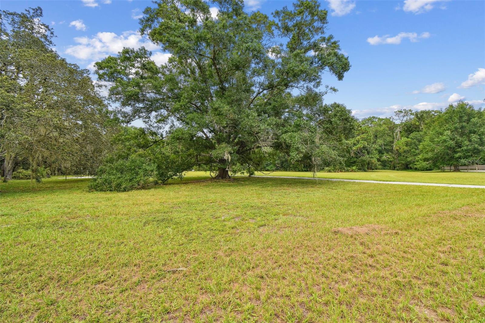 2612 REGAL OAKS LANE