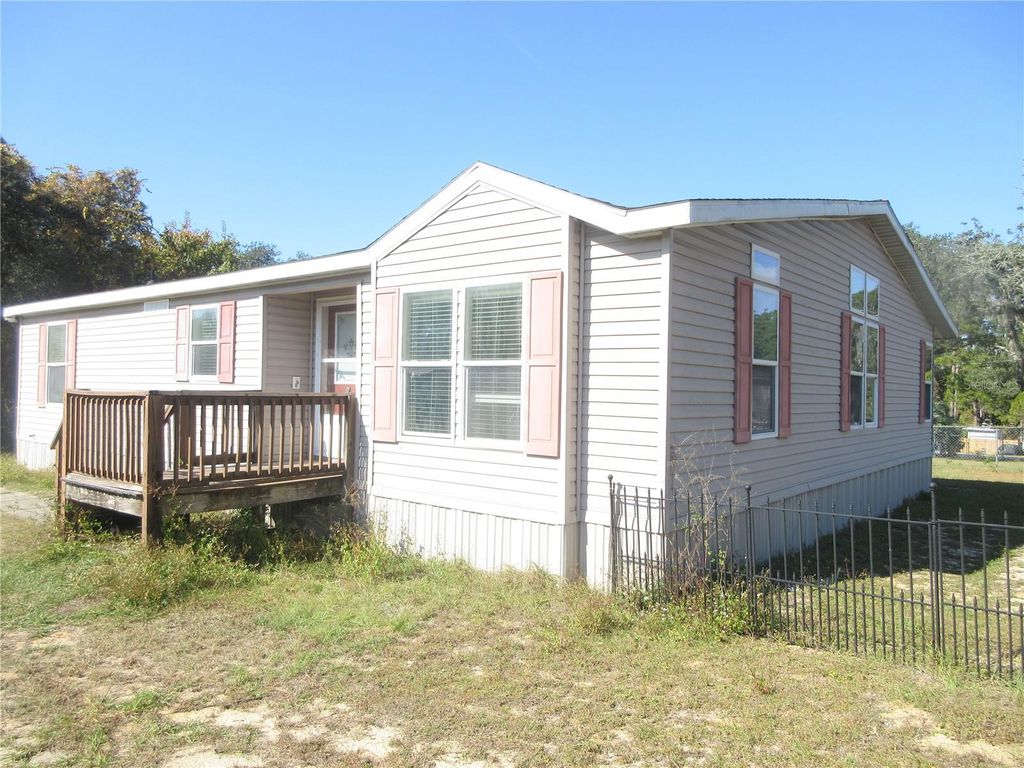 Photo of 18415 SE 58th Place, Ocklawaha, FL 32179 (MLS # OM714420)