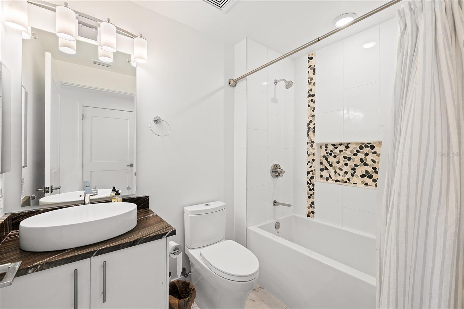 PURA VIDA RESIDENCES CONDO - Residential