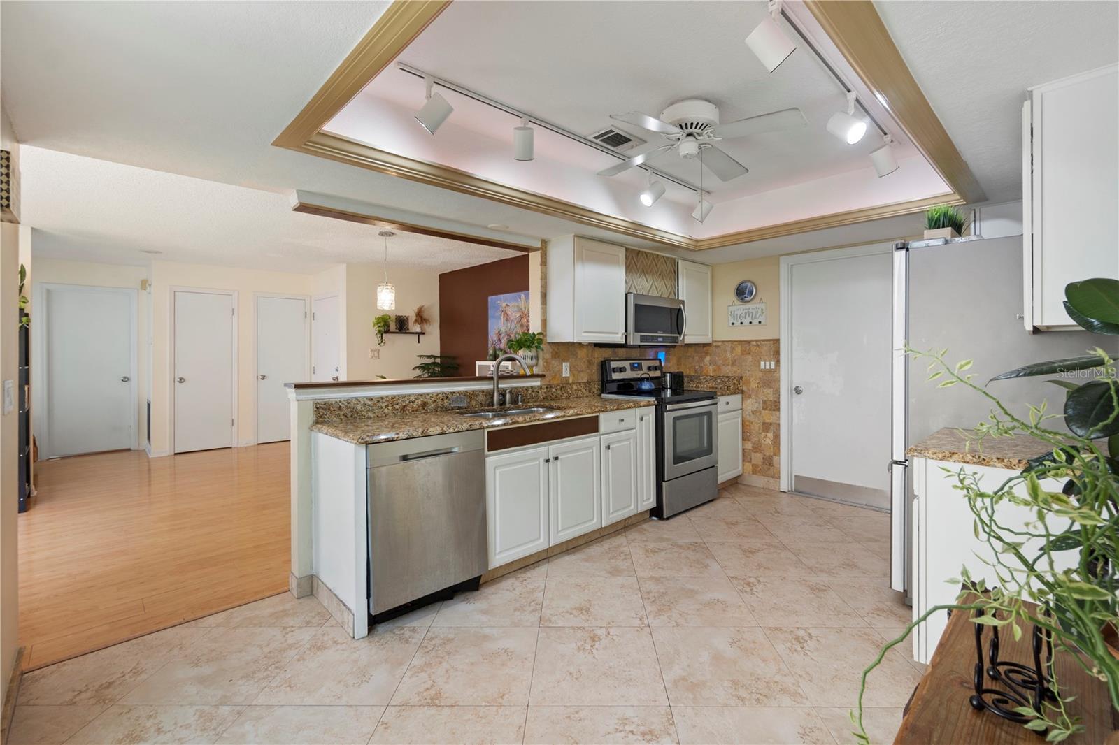 ISLAND CLUB AT ROSEMONT CONDO - Residential