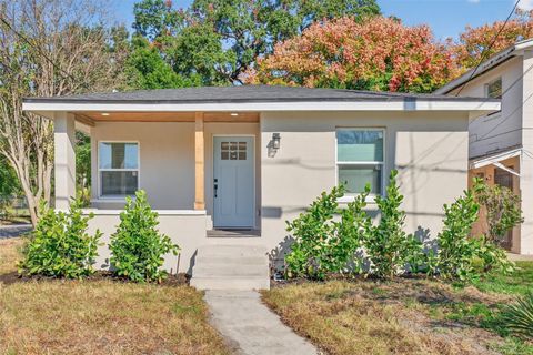Photo of 821 Colyer Street, Orlando, FL 32805 (MLS # O6362462)