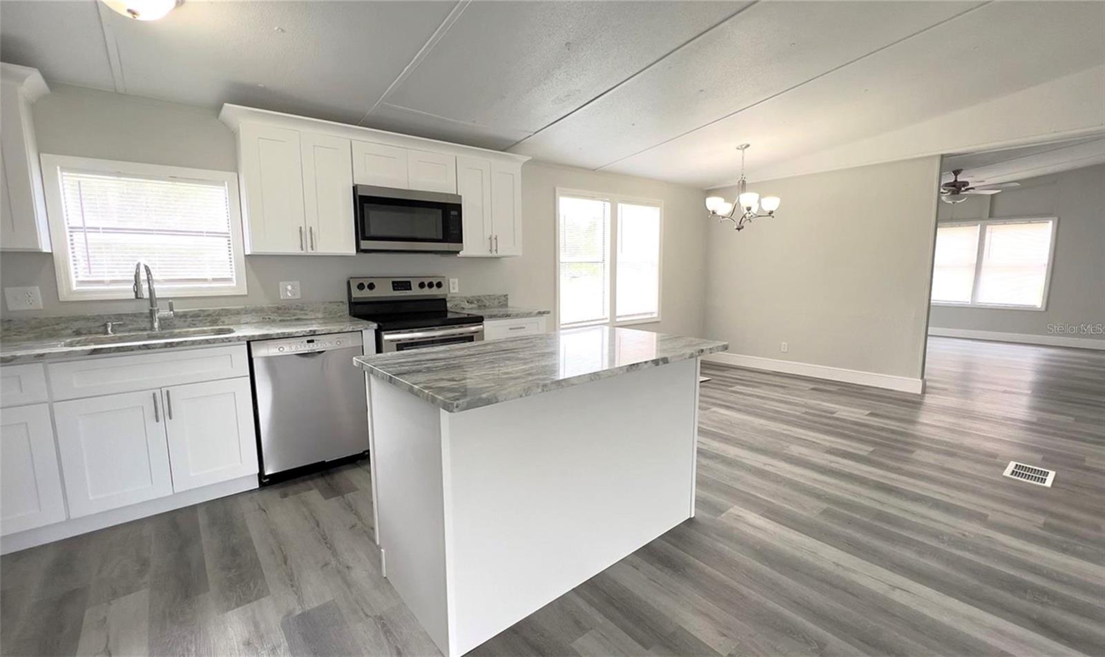 MONEYTREE RANCHETTES SUB - Residential Lease