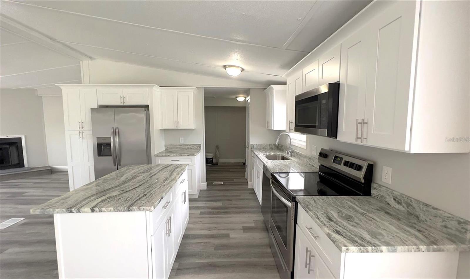 MONEYTREE RANCHETTES SUB - Residential Lease