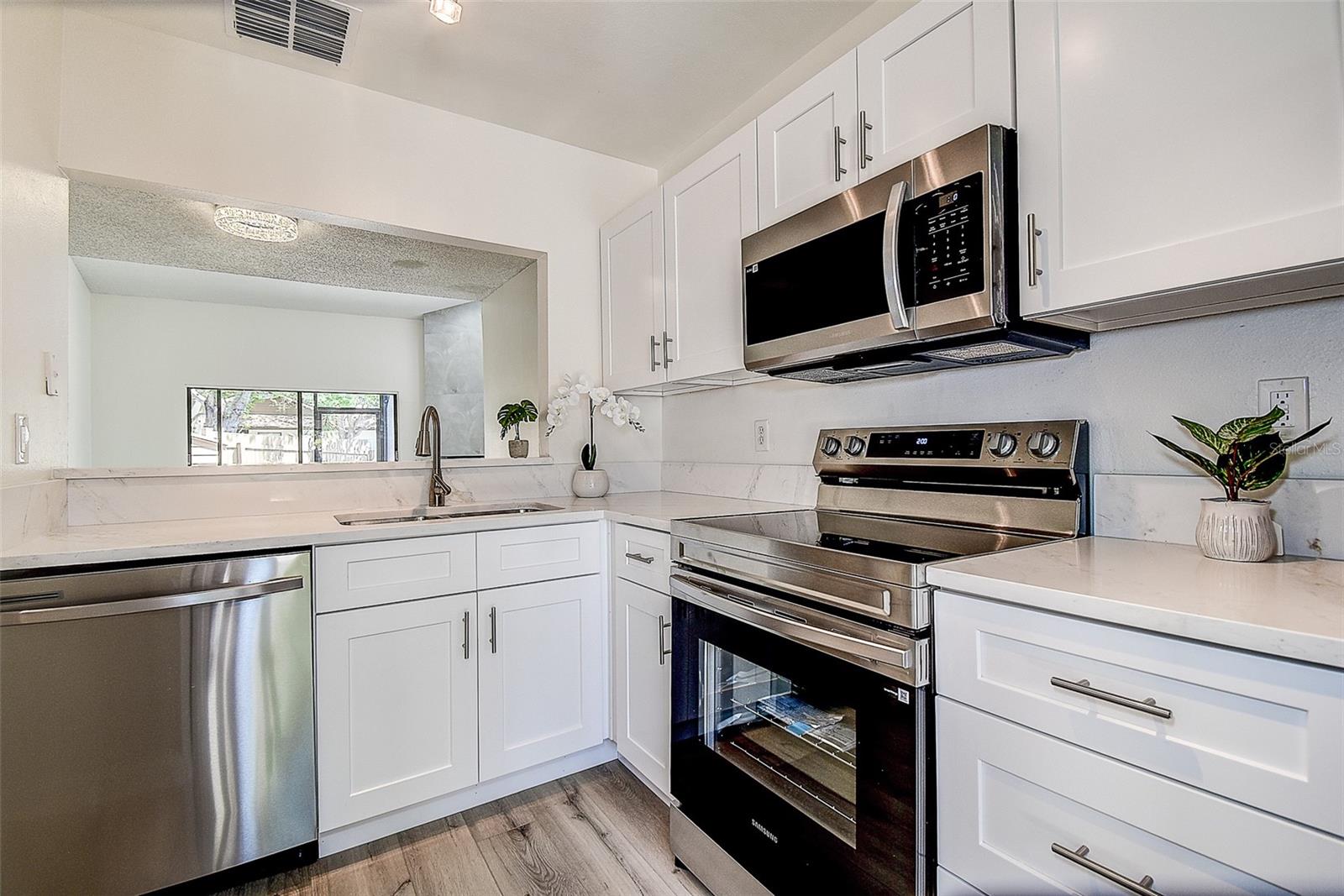 215 LIGHTHOUSE COURT 40215