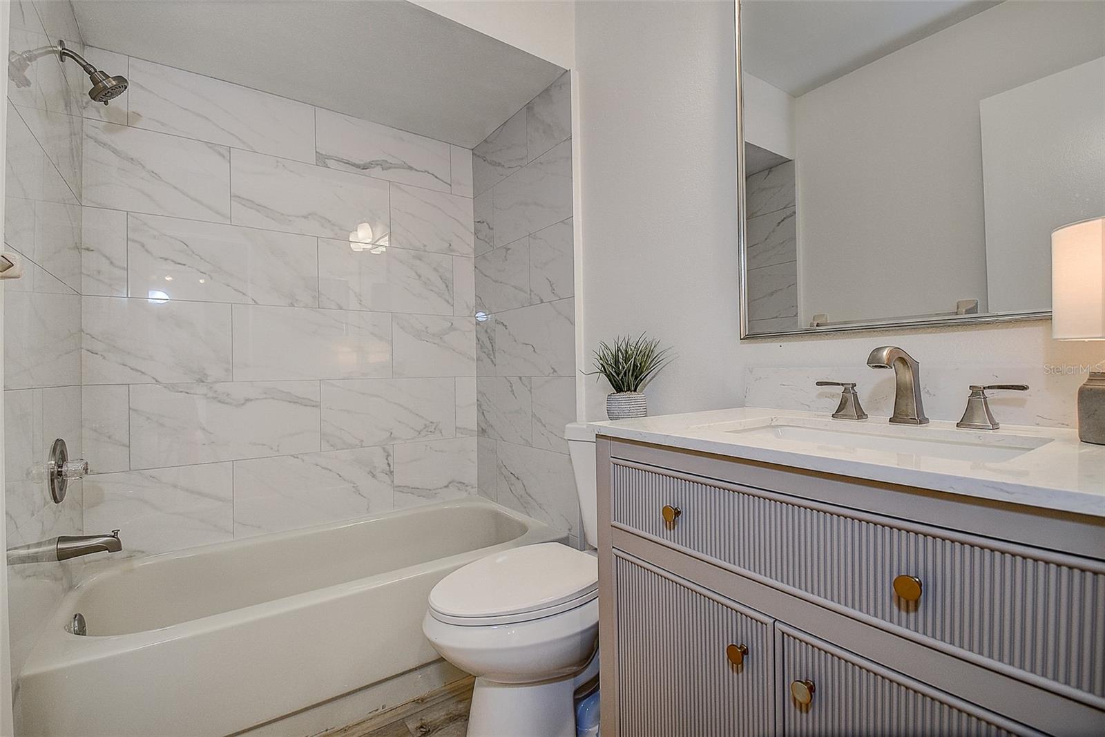 215 LIGHTHOUSE COURT 40215