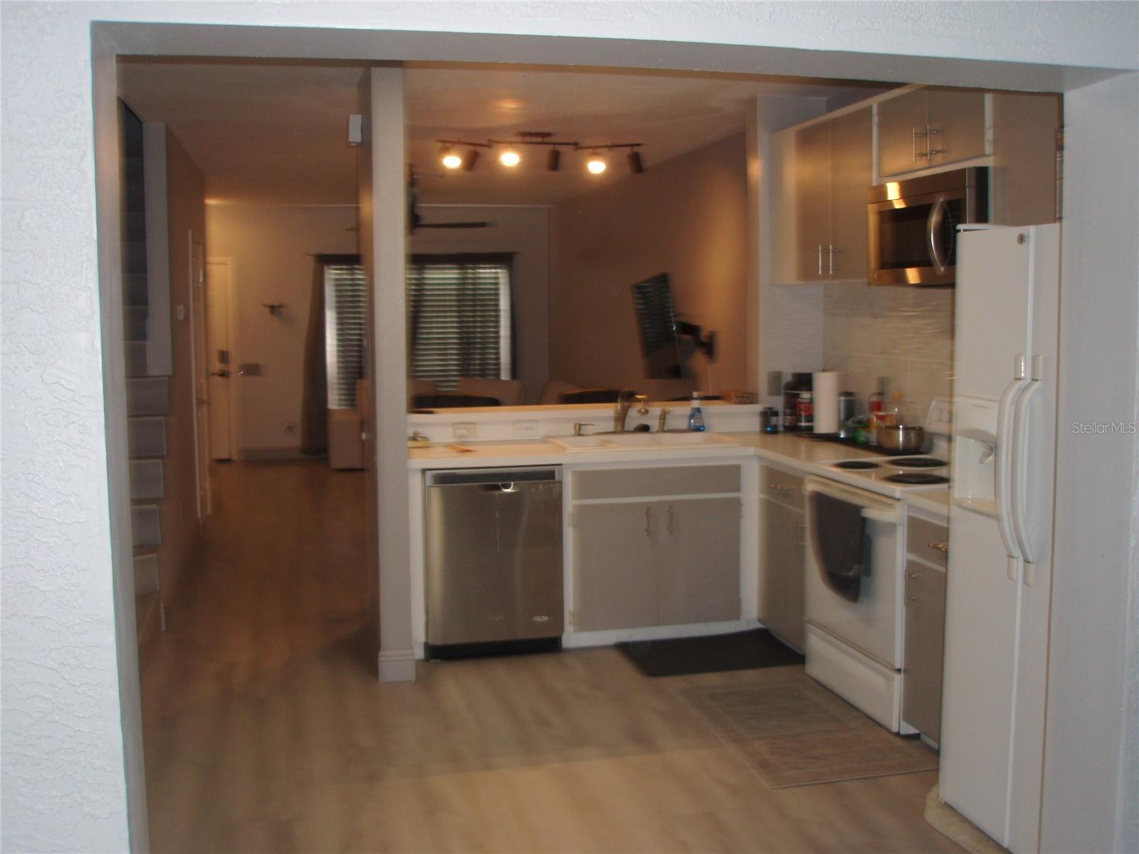 BAYSIDE KEY PH II - Residential Lease