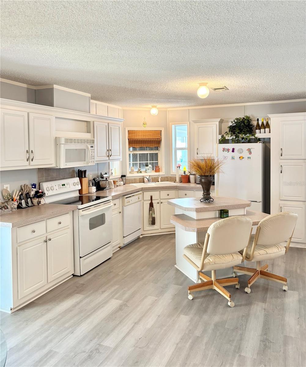 RIVER FOREST MHP - Residential