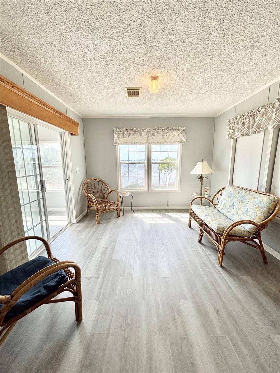 RIVER FOREST MHP - Residential