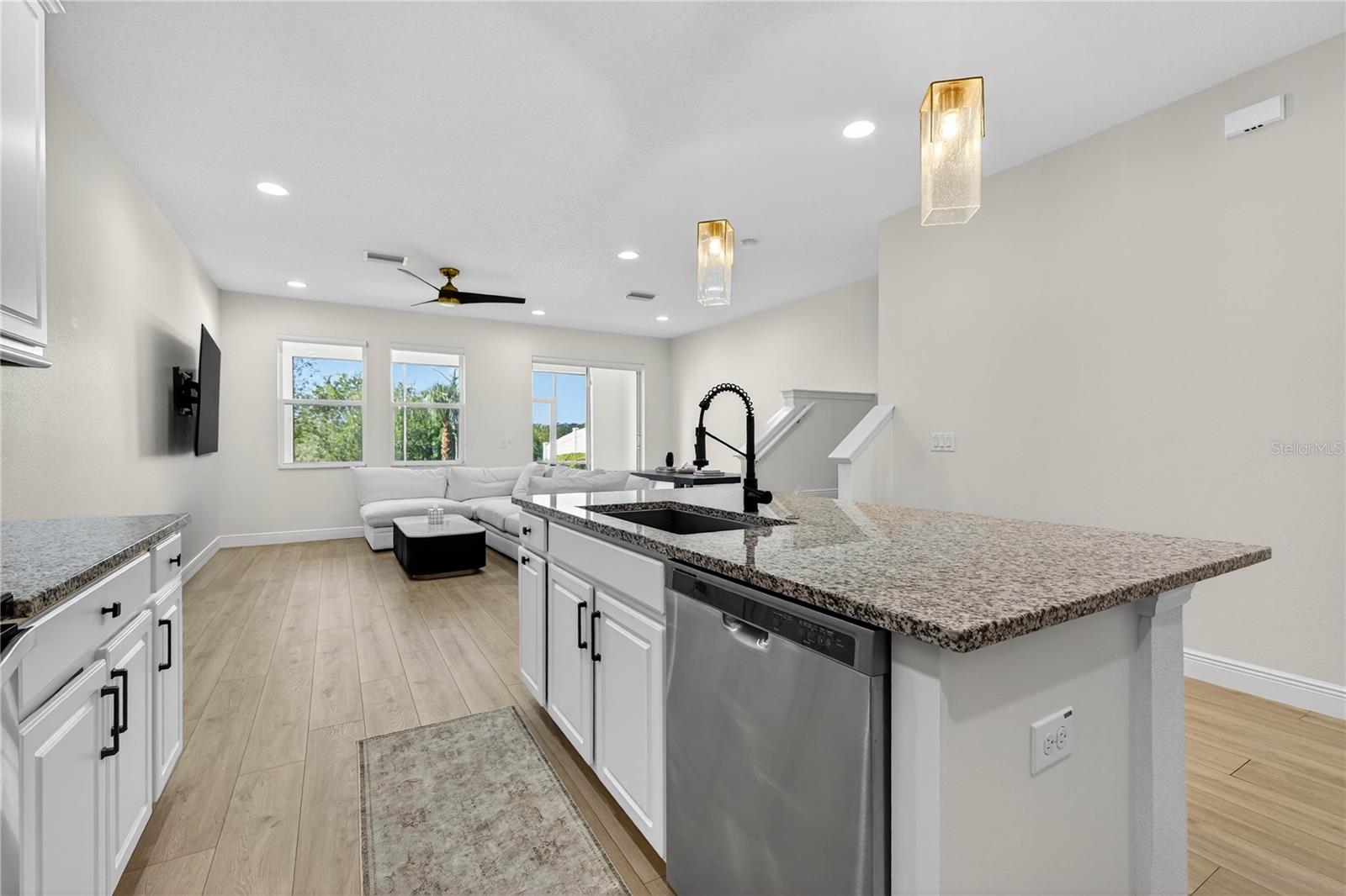 JACKSON SQUARE TWNHMS - Residential