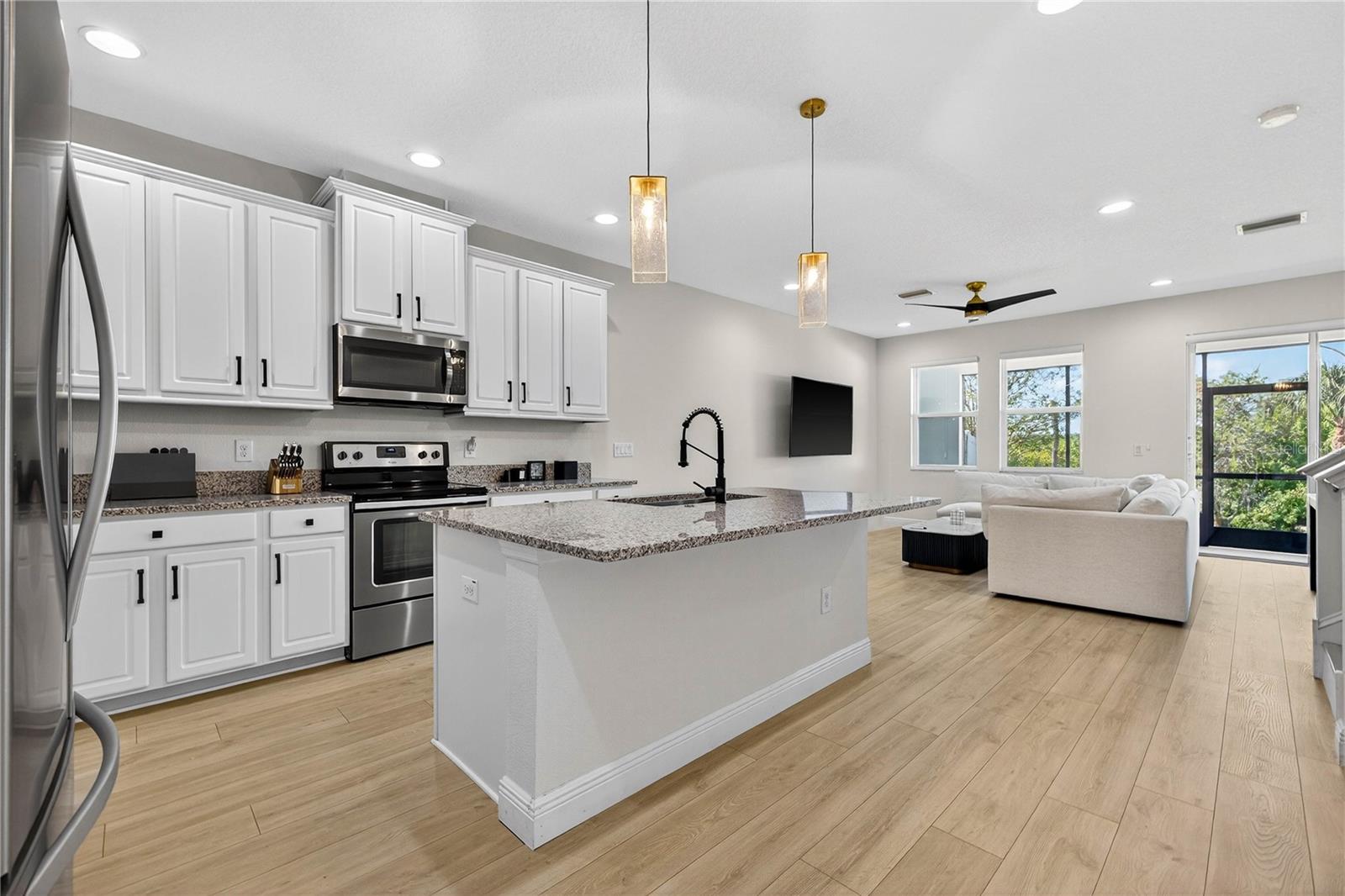 JACKSON SQUARE TWNHMS - Residential